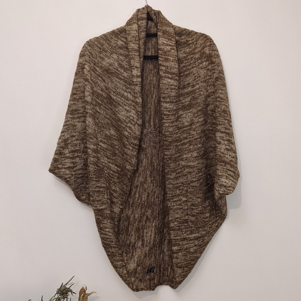 Open shawl with Pockets and button detail